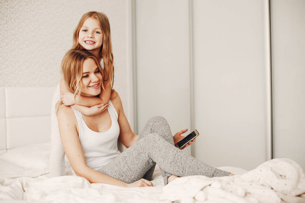 mother with cute blond daughter - Zdjęcie, obraz