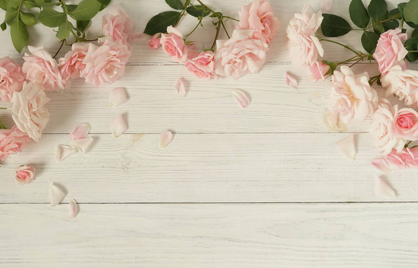 Flowers background. Bouquet of beautiful pink roses on white wooden background.Top view.Copy space - Φωτογραφία, εικόνα