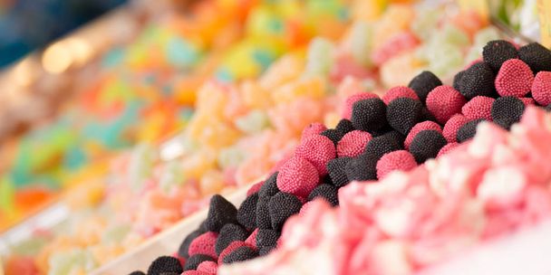 Vibrant et multicolore fond de bonbons mixtes
 - Photo, image