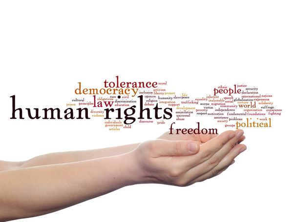 Έννοια ή εννοιολογική ανθρωπίνων δικαιωμάτων πολιτική σύννεφο αφηρημένη λέξη ελευθερία ή η Δημοκρατία σε στο χέρι, απομονωμένες σε φόντο - Φωτογραφία, εικόνα