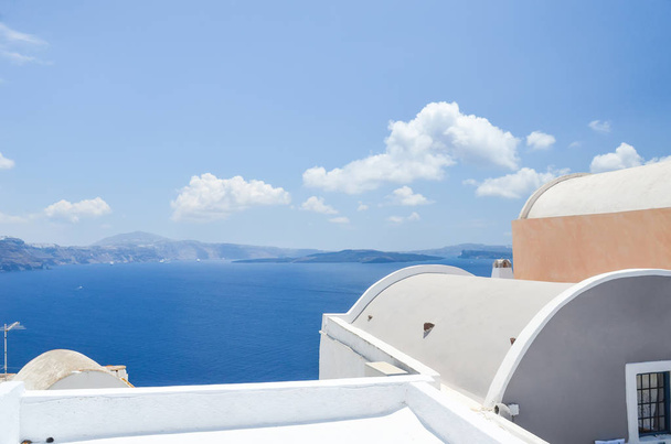 bela vista do mar a partir de montanhas de Santorini
 - Foto, Imagem