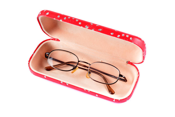 Vintage nerd szemüveg a bőrtokban, mint fehér, Vágógörbe, klasszikus szemüveg, szemüveg Vintage. - Fotó, kép