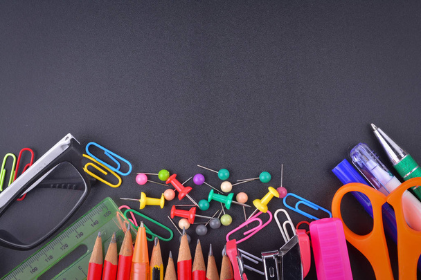 School supplies on chalkboard - Фото, зображення