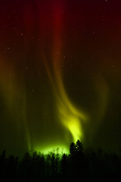 Aurora boreal de muchos colores
 - Foto, imagen