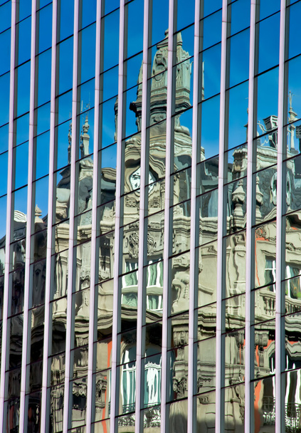 отражение в здании
 - Фото, изображение