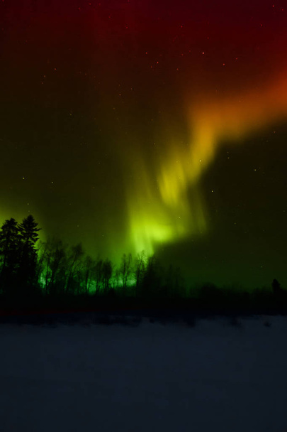 Aurora boreal de muchos colores
 - Foto, Imagen