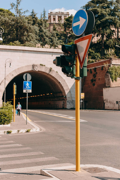 Вулиць, будинків і визначних пам'яток в Римі. Сонячний літній кадри з поїздку до Італії - Фото, зображення