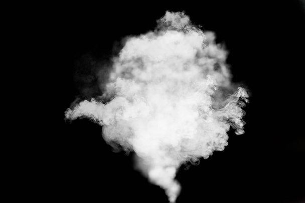 Rauchfragmente auf schwarzem Hintergrund. - Foto, Bild