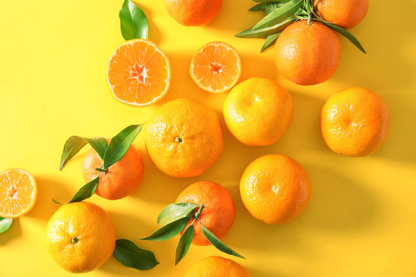 Flat lay composition with ripe tangerines on color background - Фото, зображення