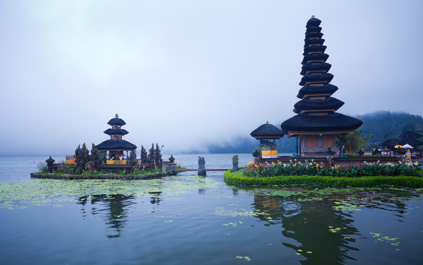 Pura ulun κοστίζει λίμνη ναός - Φωτογραφία, εικόνα