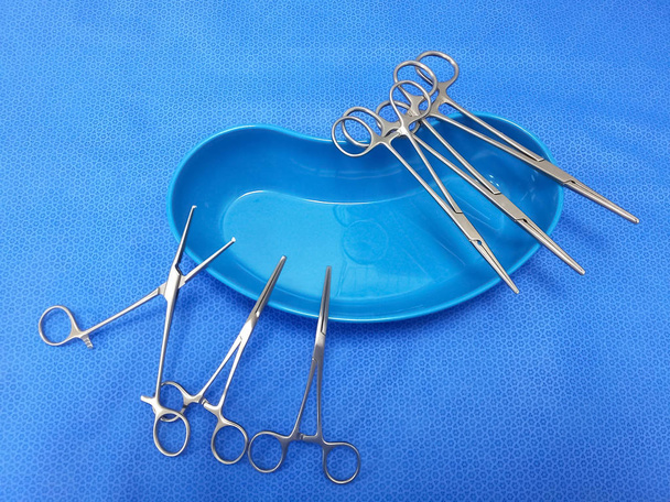 Medical Surgical Instrument With Kidney Dish - Foto, afbeelding