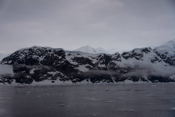 Antarctic seascape with ice - Foto, imagen