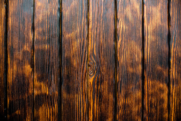Texturu dřeva. Hnědá deska pozadí, přírodní pozadí hnědé desky široké a úzké - Fotografie, Obrázek