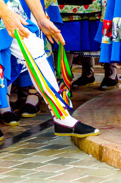スペイン、ダンス シューズ、エスパドリーユの民族衣裳の伝統のカラフルな靴 - 写真・画像