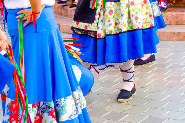 İspanya, dans ayakkabıları, ayakkabılarla halk kostümleri için geleneksel renkli Ayakkabı - Fotoğraf, Görsel