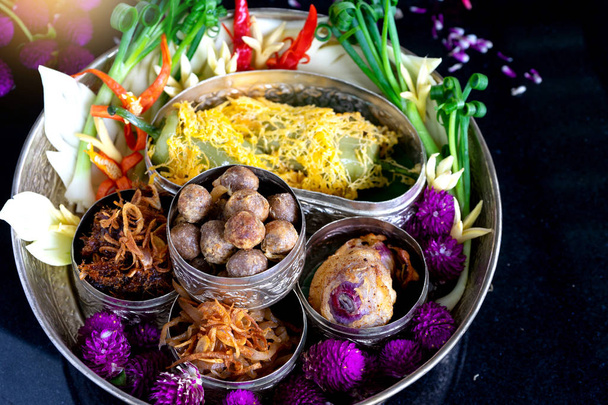 рис у крижаній воді тайський старий стиль їжа для літнього часу
 - Фото, зображення
