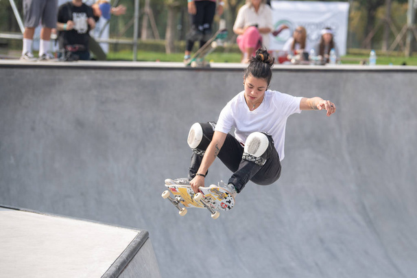 Pelaaja osallistuu koulutustilaisuuteen ennen 2018 World Skate Park rullalautailu MM-kisoja Nanjing Fish-mouth National Skateboarding Training Base Nanjing kaupungissa, Itä-Kiinan Jiangsun maakunnassa, 30 Lokakuu 2018
 - Valokuva, kuva