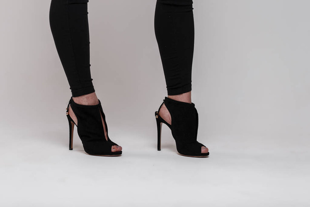 stilvolle weibliche Beine in schwarz - Foto, Bild