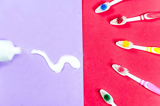 toothbrushes and a toothpaste on a colorful background - Φωτογραφία, εικόνα