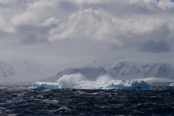 Eisberg in der Antarktis - Foto, Bild