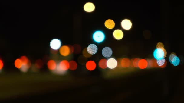 Tráfico de luces Bokeh en la noche en la ciudad
 - Metraje, vídeo