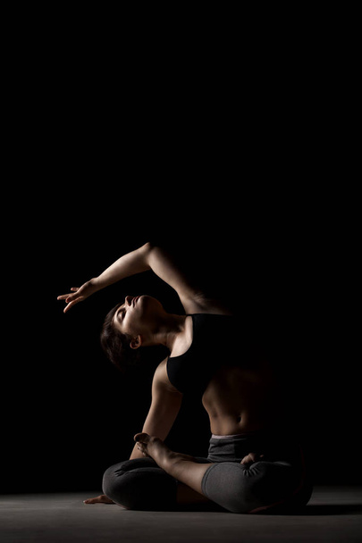 beautiful caucasian girl posing yoga in shadow - Zdjęcie, obraz