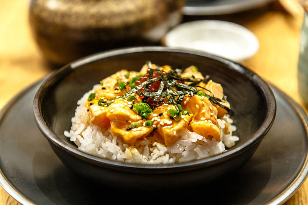 Salmon teriyaki with rice. A dish of Japanese cuisine. - Fotoğraf, Görsel