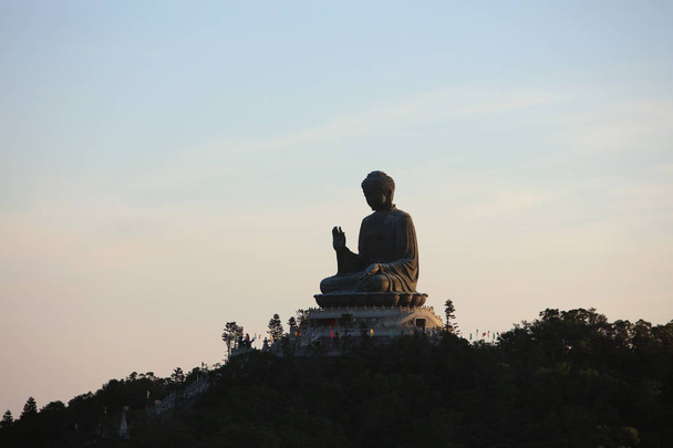 ένα tian Tan Βούδα ή γίγαντας Βούδα άγαλμα - Φωτογραφία, εικόνα