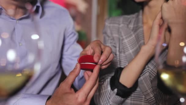 Man Doing Marriage Proposal To Woman In Restaurant Closeup - Metraje, vídeo