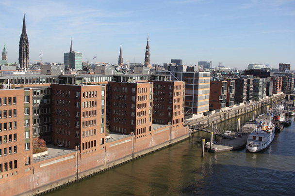 Paysage urbain port commercial de Hambourg, Allemagne, Transport maritime
 - Photo, image