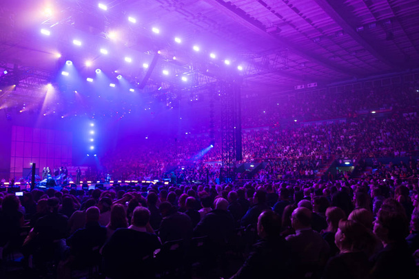Zuschauer des Live-Konzerts - Foto, Bild