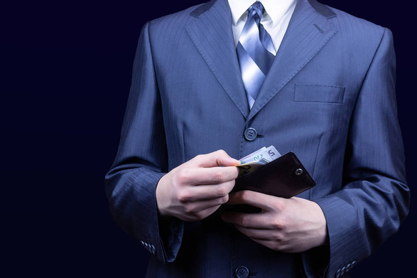 The man in the suit removes the money in the wallet, the businessman wallet Euro - Foto, imagen