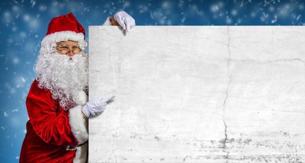 Ευτυχισμένος Βασίλη οδηγεί στο κενό διαφήμιση banner με αντίγραφο χώρο. Χριστουγεννιάτικο θέμα, πωλήσεις - εικόνα  - Φωτογραφία, εικόνα