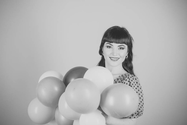 Woman holds white and light pink balloons. - Foto, Imagem