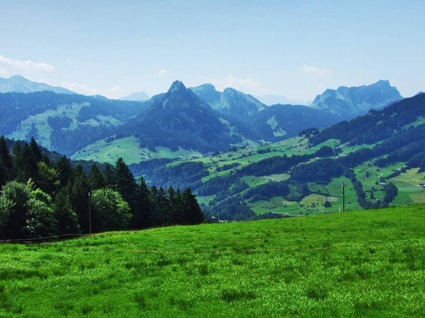 Thur River Valley and the Toggenburg Mountain Range - Canton of St. Gallen, Switzerland - Foto, imagen
