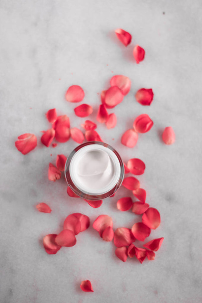 luxe face cream and rose petals - cosmetics with flowers styled beauty concept, elegant visuals - Фото, изображение