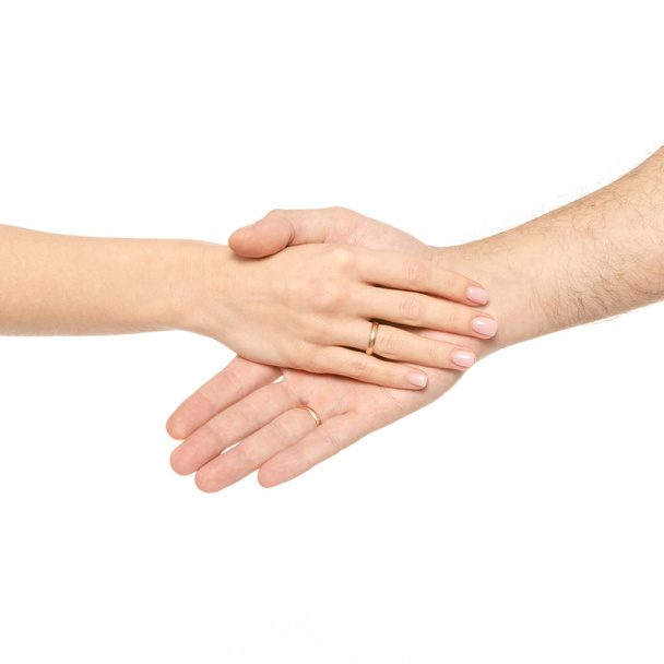 Mãos de casal mantidas juntas mãos femininas masculinas anéis familiares
 - Foto, Imagem