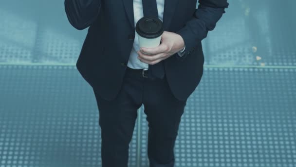 Young businessman in suit - Video, Çekim