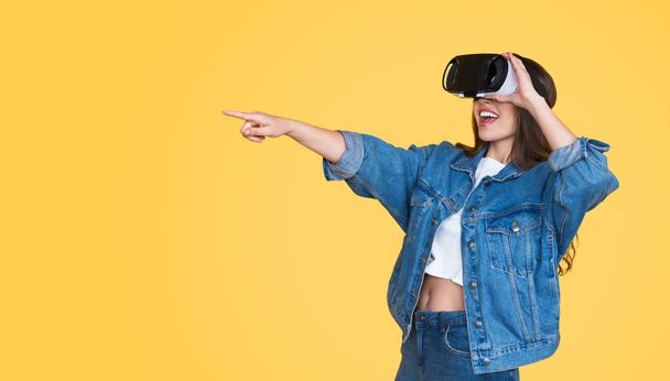 Excited woman using VR glasses - Foto, imagen