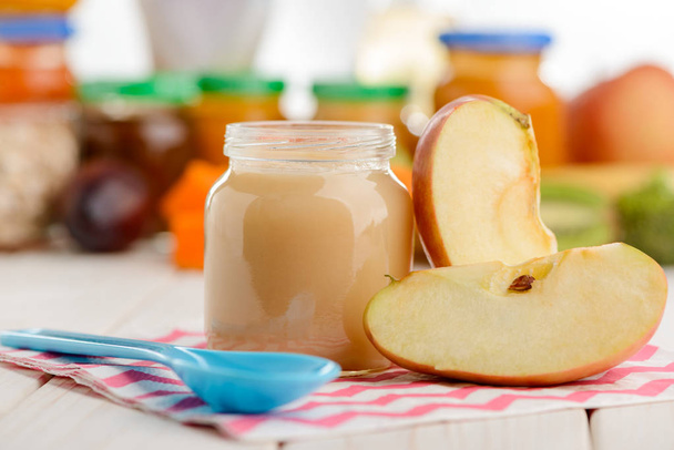 Apple puree and slices - Foto, imagen