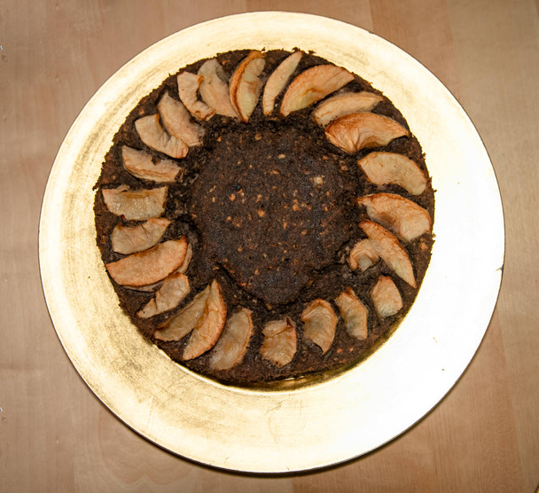 Pie tradycyjnej kaszą z plasterki jabłka - Zdjęcie, obraz