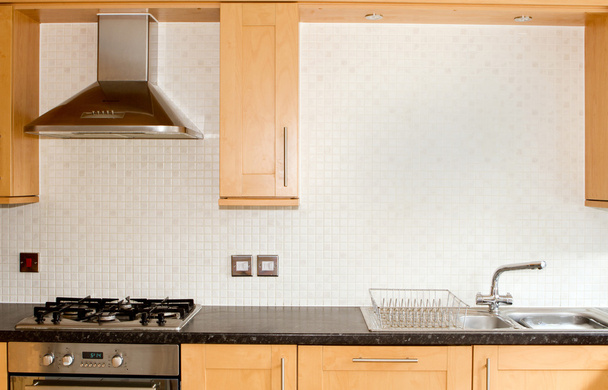 典型的な英語の家にきれいな近代的なキッチン - 写真・画像