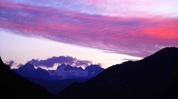 Naplemente fény az osztrák Alpokban, a Salzkammergut régió Felső-Ausztria, Európa felett - Fotó, kép