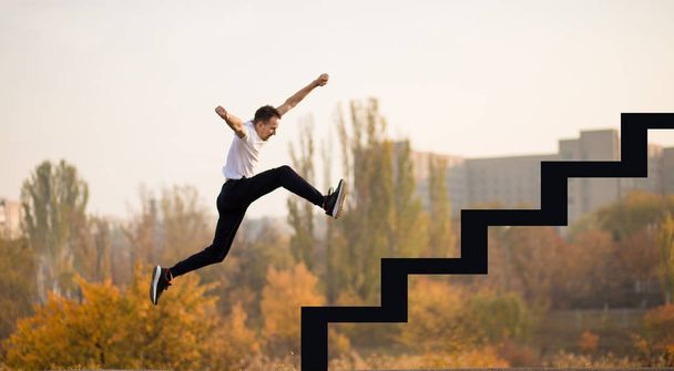Merdiven, başarı kavramı çalıştırmak genç dayanıklılık atlet - Fotoğraf, Görsel