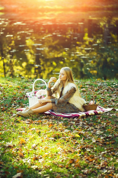 Pretty girl on picnic - Foto, Imagem