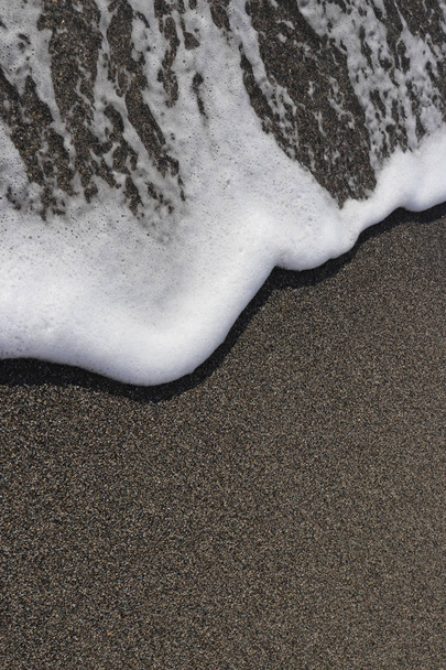 Sea beach texture with wave foam. Marine background. - Fotoğraf, Görsel