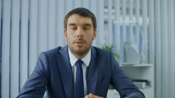 Handsome Respectable Businessman Sitting at His Desk, Talking into the Camera, Charismatically Gesturing. - Záběry, video