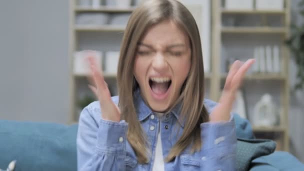 Screaming Young Girl Shouting in Anger - Filmagem, Vídeo