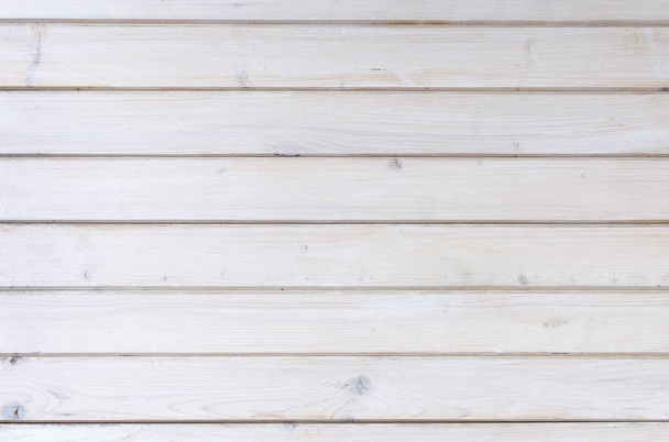 Geschilderd wit houten plank of muur achtergrond met horizontale planken en kopie ruimte in een weergave van de full frame - Foto, afbeelding