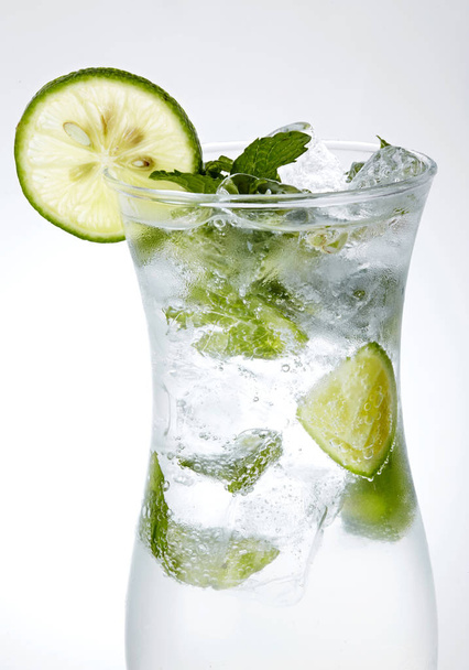 Closeup of glass of refresh drink with ice, soda, juice and pieces of fresh citrus - Foto, immagini